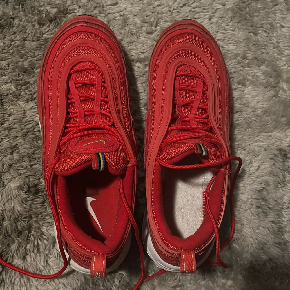 Great shape missing one insole